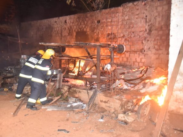 Se incendió carpintería y 20 quedaron desempleados