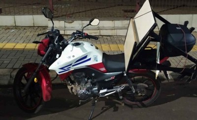 Hurtan biciclo del estacionamiento de un edificio