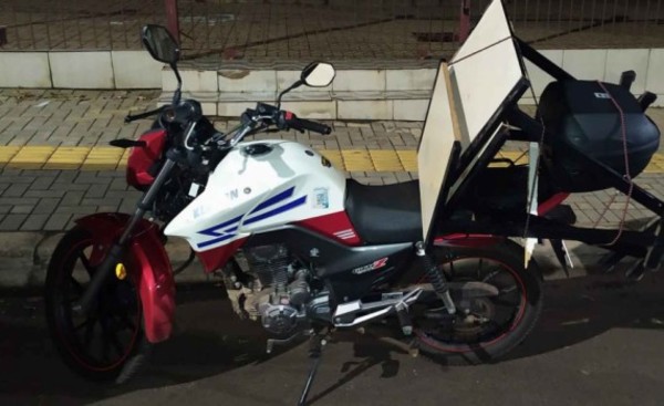 Hurtan biciclo del estacionamiento de un edificio