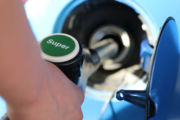 Precios de las naftas van a subir si el Gobierno no acuerda con distribuidoras - Nacionales - ABC Color