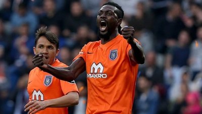 Olimpia presentará a Emannuel Adebayor