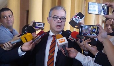 El sueño de la encuesta propia. Según Ullón, las que pagan otros son las que le posicionan mal - ADN Paraguayo