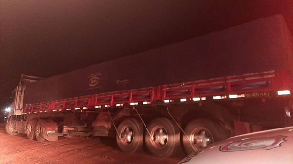 Roban camión y luego lo abandonan con la carga intacta - ABC en el Este - ABC Color