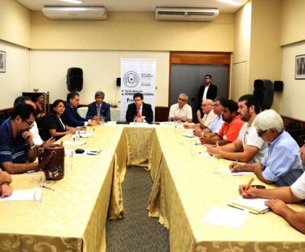 Recortes de beneficios excesivos y “normales”: Hacienda y sindicatos no acuerdan y vislumbran huelga - ADN Paraguayo