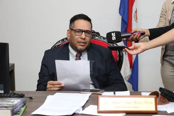 Defensor del pueblo pide al MEC que retire todos los libros con errores