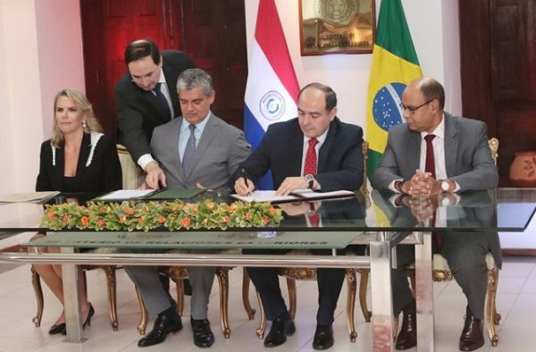 Paraguay y Brasil firman histórico acuerdo automotriz