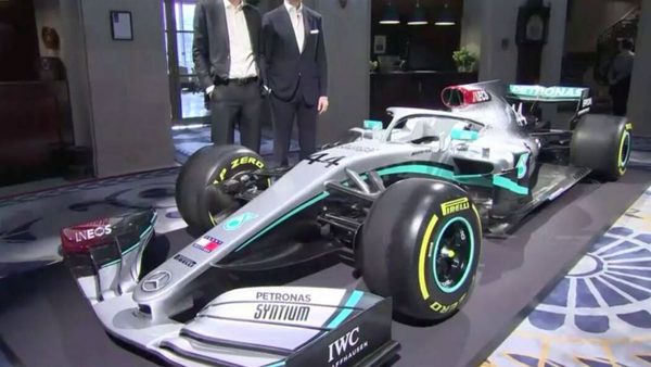 Mercedes muestra su máquina