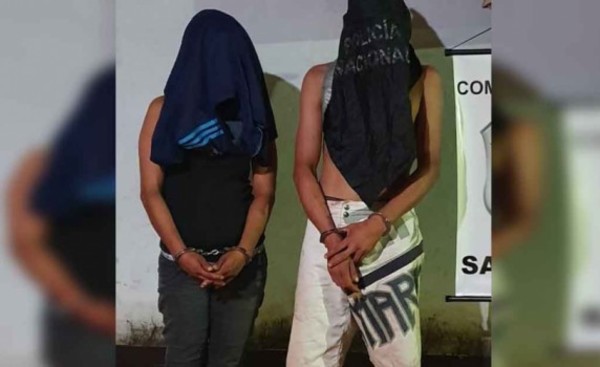 Pareja detenida por intentar robar una motocicleta