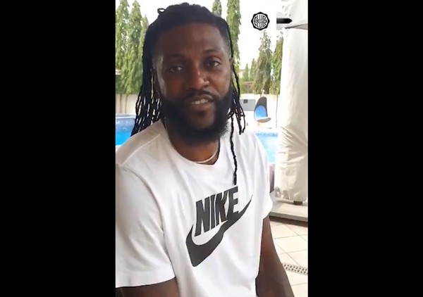 Adebayor espera a los hinchas el viernes