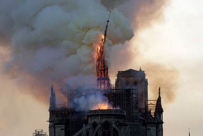 “No hay elementos” que apunten a que fuego de Notre Dame fue criminal