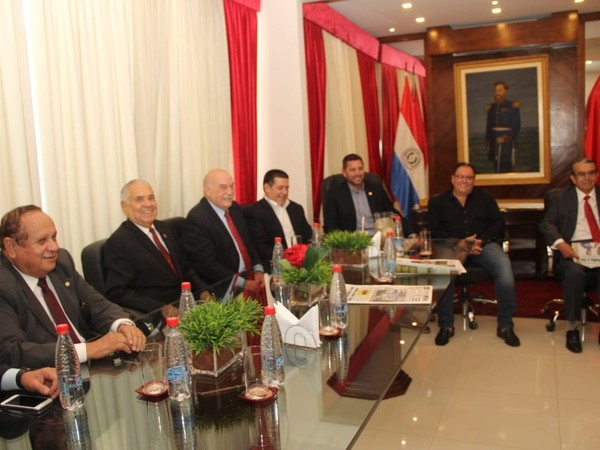 La reunión de Mario Abdo y Horacio Cartes será 'la guinda de la torta' del abrazo republicano, aseguran