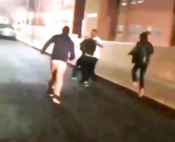 |VIDEO|Estados Unidos: cuatro jugadores de baloncesto atacaron a golpes a su entrenador