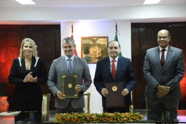 Paraguay y Brasil firman acuerdo automotriz