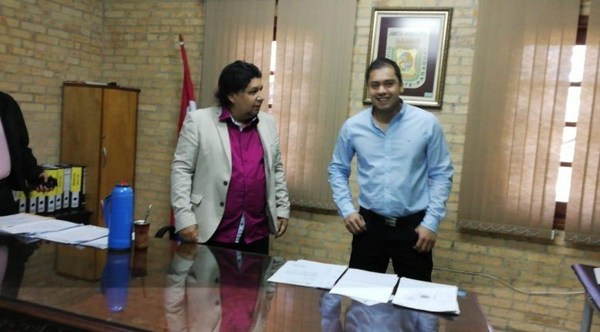 Presentan denuncia penal contra intendente esteño y funcionarios - ADN Paraguayo