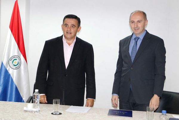 Libros con errores: UE y MEC “solucionaron todo” con hermetismo - Nacionales - ABC Color