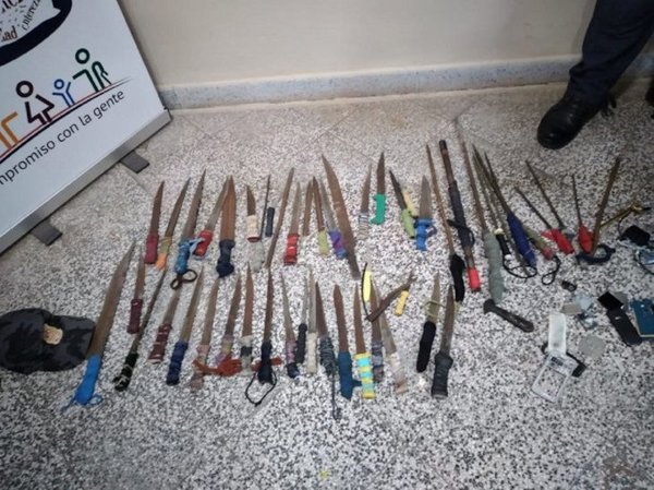 Decomisan estoques y al menos 34 cuchillos en cárcel de Concepción | Noticias Paraguay