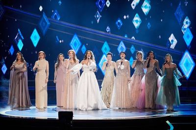 “Elsas” del mundo llegaron “mucho más allá” en escenario de los Oscar