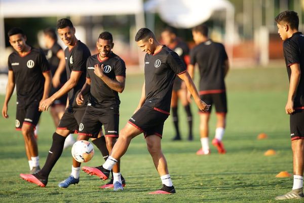 Universitario no se entrenó con tranquilidad - Fútbol - ABC Color