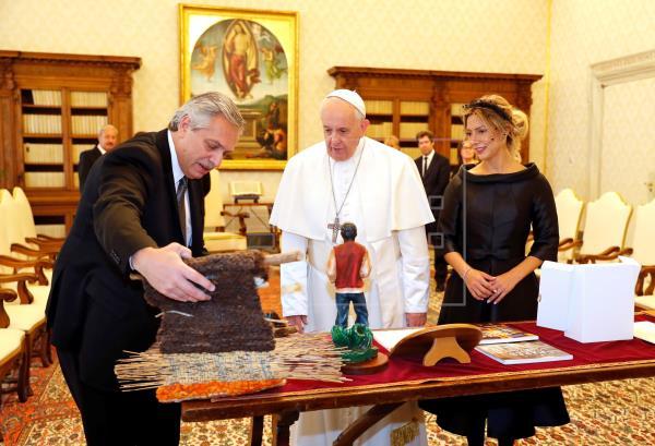 Presidente de Argentina afirma que el papa está ayudando mucho con tema deuda - .::RADIO NACIONAL::.