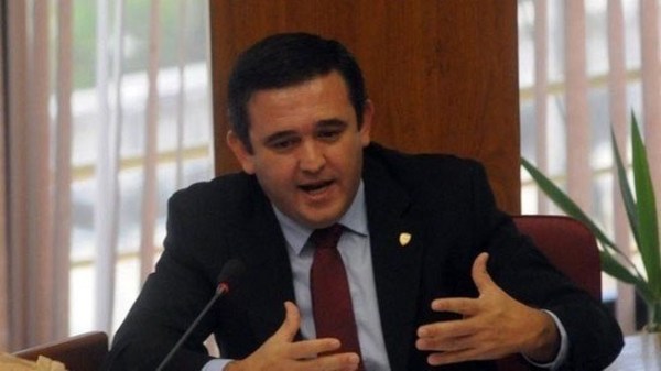 Estudiantes secundarios piden salida de Petta por incapacidad y falta de conducción - ADN Paraguayo