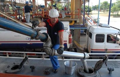 Nuevo impuesto al crudo: Acuerdan que naftas no subirían más de G. 100 por litro - Nacionales - ABC Color