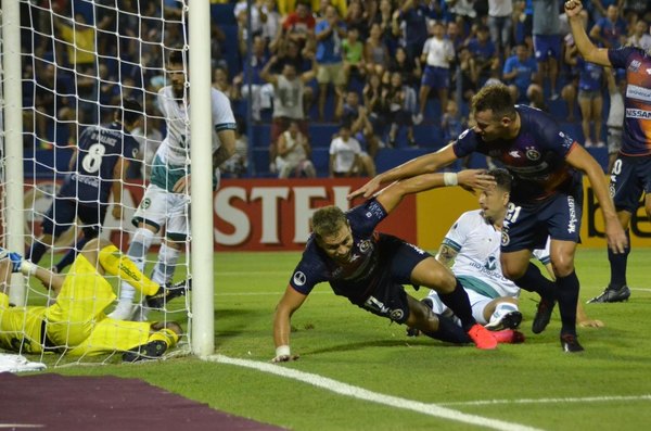 Sol se hace respetar en casa y derrota al Goiás