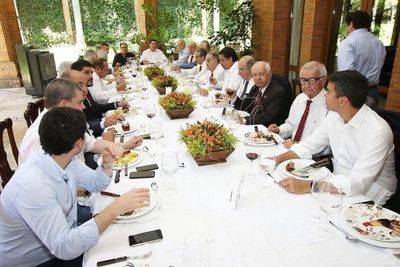Cartes demostró predisposición para buscar la unidad colorada