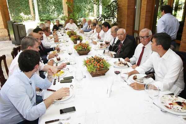Cartes demostró predisposición para buscar la unidad colorada