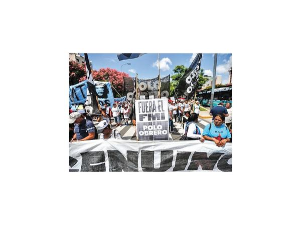 Argentinos marchan y gritan “no al pago de la deuda”