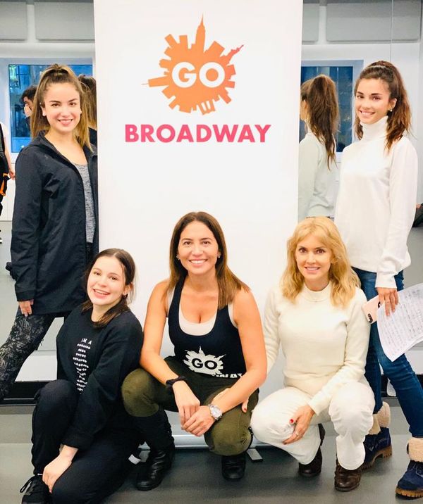 Jóvenes paraguayas se capacitan en Broadway - Música - ABC Color