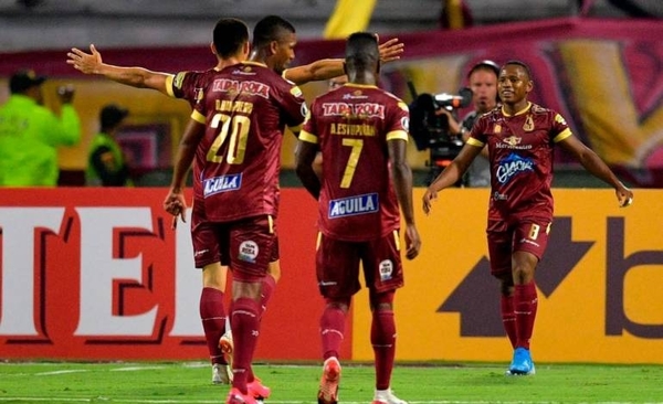 HOY / El Tolima elimina a un adormecido Macará y se cita con Internacional