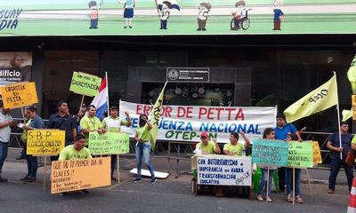OTEP organiza plenaria frente al MEC