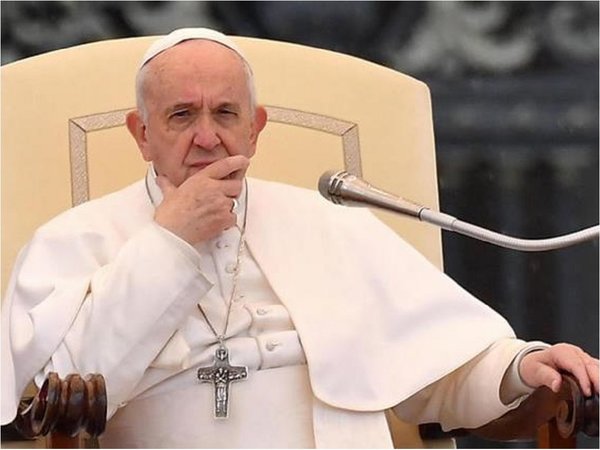 Francisco cierra posibilidad de ordenar sacerdotes a hombres casados