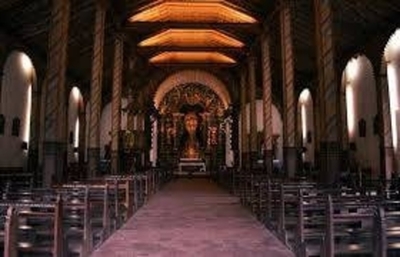HOY / Con guerra a murciélagos y termitas comienza restauración de iglesia de Yaguarón
