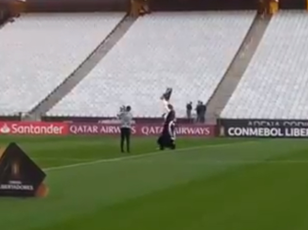 “Exorcizan” el Arena Corinthians en la previa del choque contra Guaraní