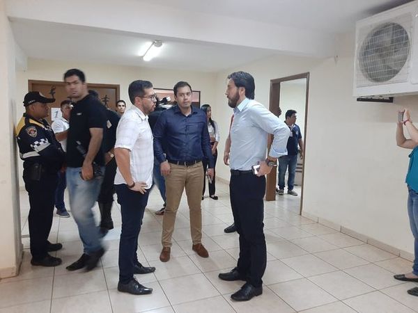 Justo Zacarías trata de incapaz a Prieto y dice que el desalojo de la oficina parlamentaria es una revancha política » Ñanduti
