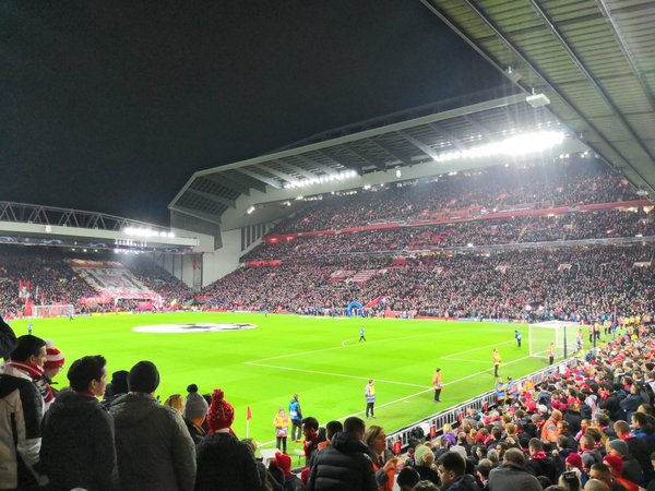 Liverpool planea ampliar la capacidad de Anfield a 61.000 espectadores