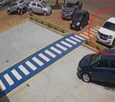 En segundos roban millones de interior de camioneta - Paraguay.com