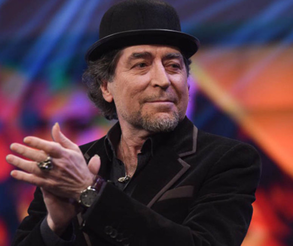 Joaquín Sabina se cayó del escenario durante su concierto