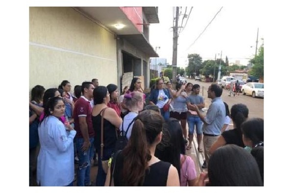 Estudiantes denuncian cierre arbitrario y repentino de carreras en universidad de Ciudad del Este