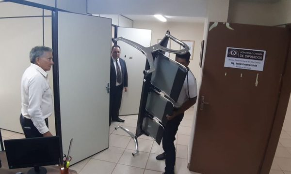 Desmantelan oficina de Lucho Zacarías que operaba en la Casa de la Cultura