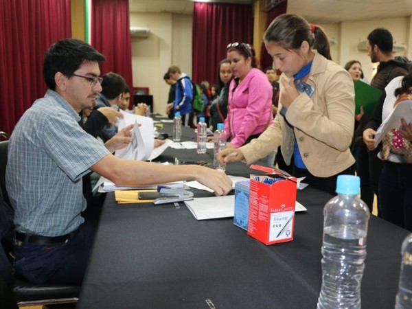 Jóvenes de Itapúa tendrán acceso a becas con apoyo de la EBY