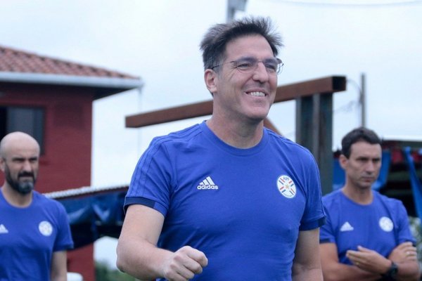 Berizzo confirma que convocará a Roque Santa Cruz si mantiene su nivel