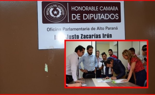 Comitiva municipal desmantela oficina parlamentaria de Lucho Zacarías