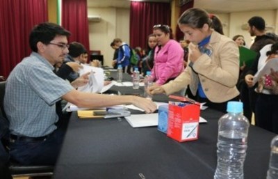 Jóvenes de Itapúa tendrán acceso a becas con apoyo de la EBY - ADN Paraguayo