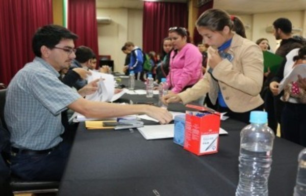 Jóvenes de Itapúa tendrán acceso a becas con apoyo de la EBY - ADN Paraguayo