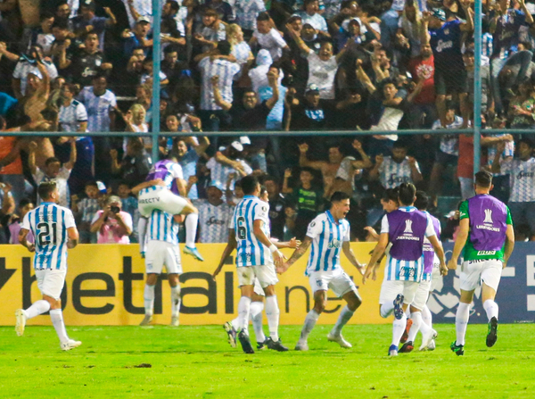 Atlético Tucumán avanza en los penales