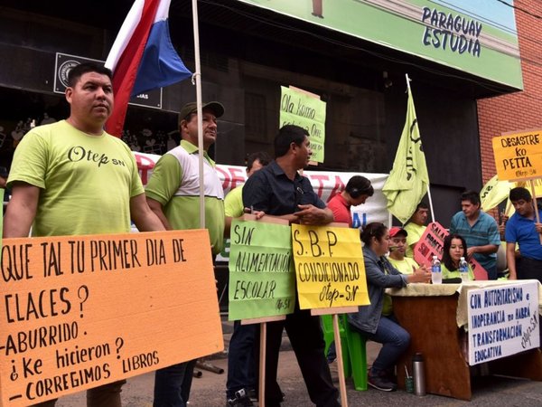 Reimpresión de libros por errores deja en vilo el inicio de las clases