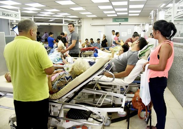 En plena epidemia de dengue reportan casos de gripe y temen más colapsos - Locales - ABC Color