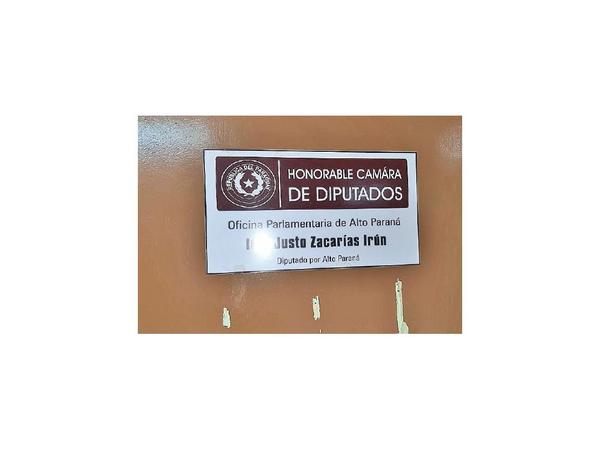 Desalojan oficina de Justo Zacarías en CDE